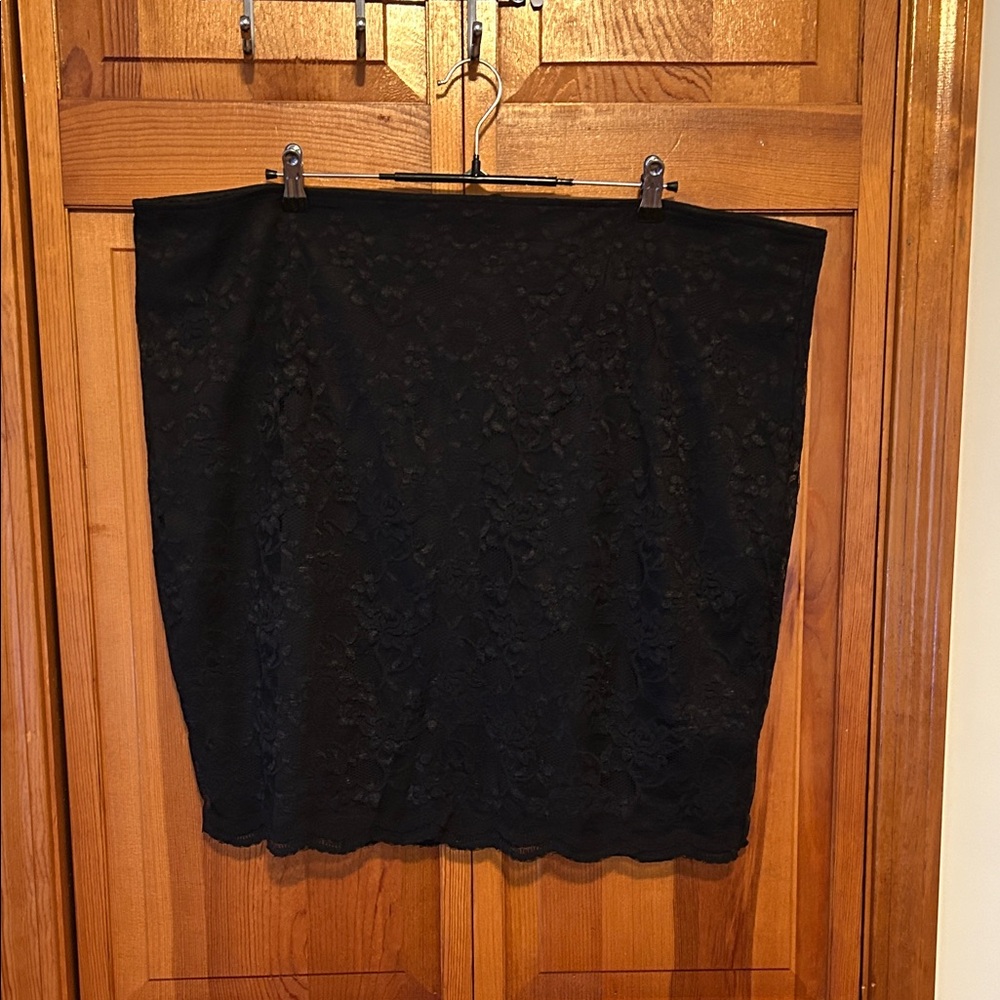 Torrid Black Lace Pencil Skirt Plus 4X/26 EUC Stretch Knee‑Length